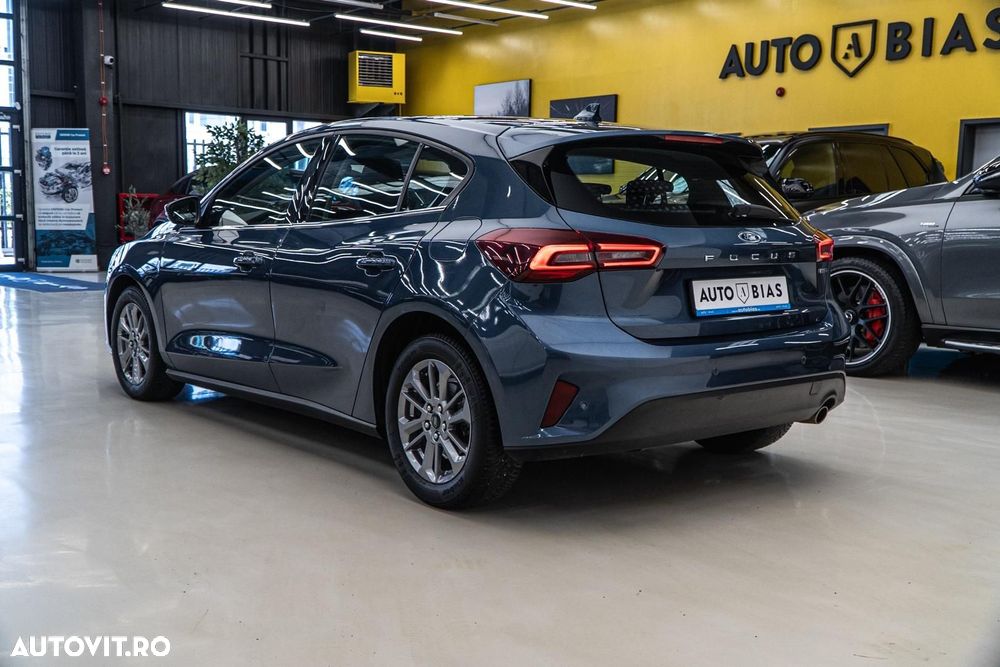 FORD Focus 2022 — imagine 5