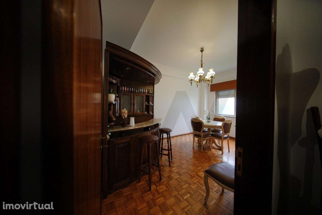 T3 com Excelentes Áreas e Grande Potencial em Barcarena/Massamá - Grande imagem: 2/15