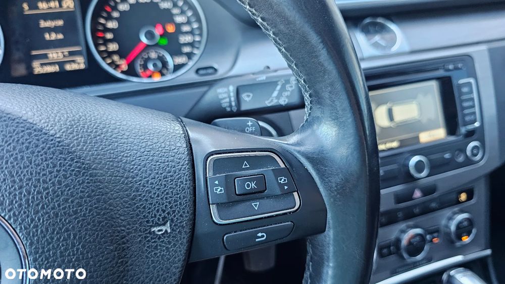 Volkswagen Passat 2.0 TDI Comfortline DSG - 10