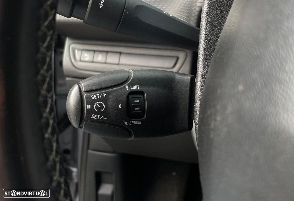 Peugeot 2008 1.2 PureTech Allure - 12