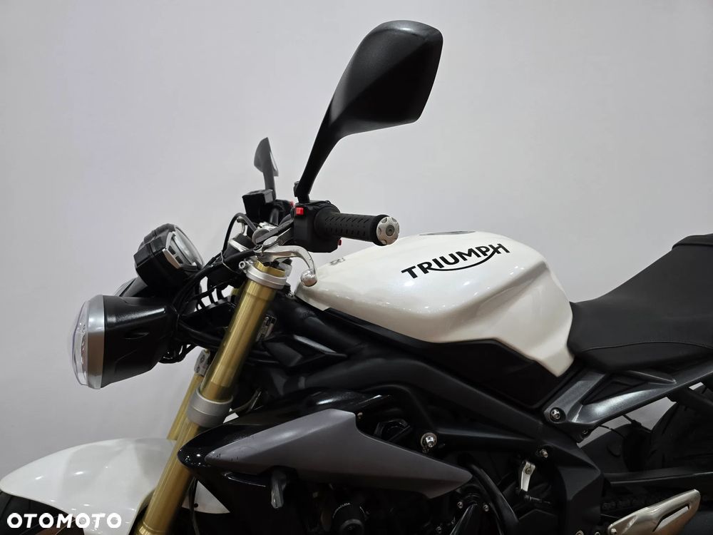 Triumph Street Triple - 8