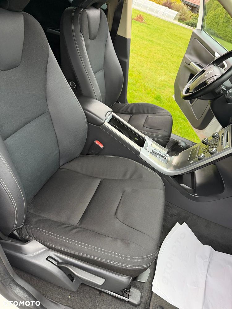 Volvo XC 60 D5 AWD Momentum - 2