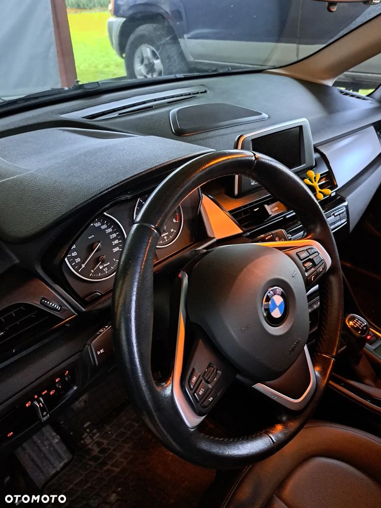 BMW Seria 2 216d - 8
