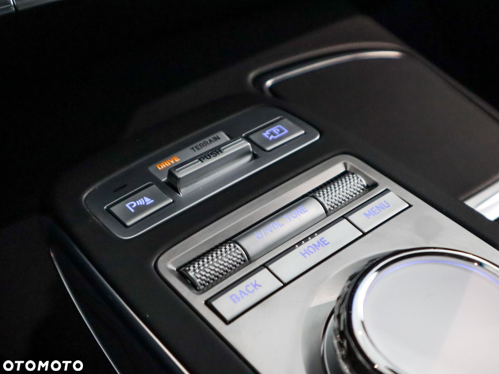 Genesis GV70 2.5T AWD AT8 Luxury Line - 32