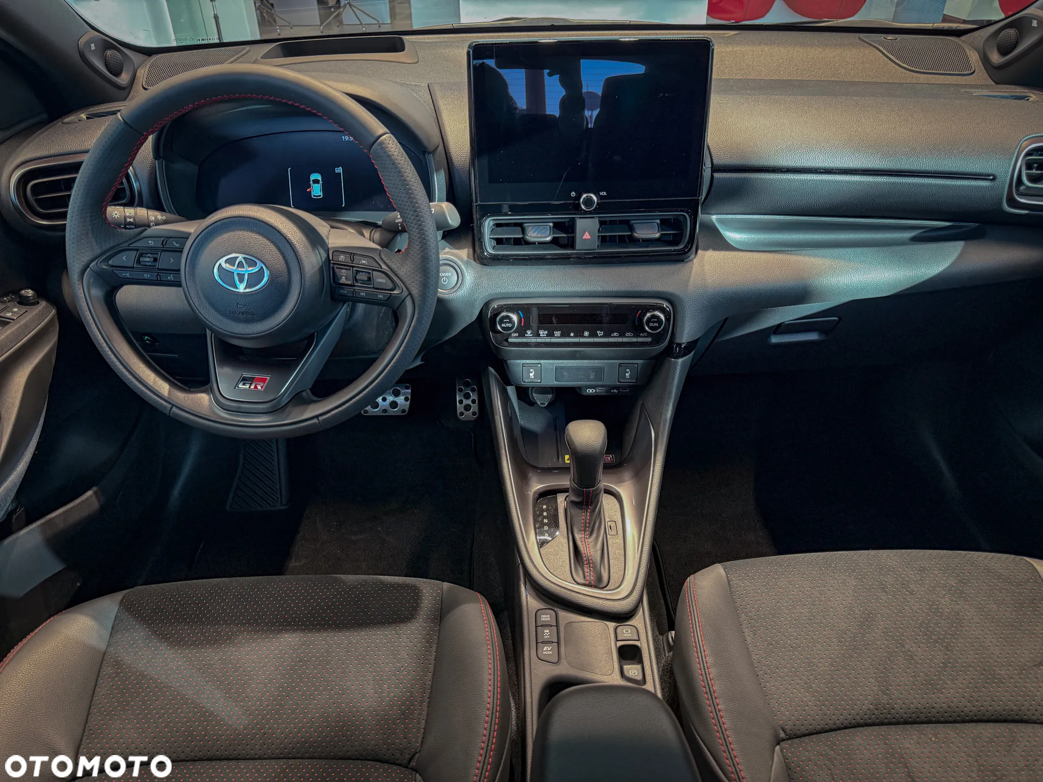 Toyota Yaris Hybrid 1.5 GR Sport - 9