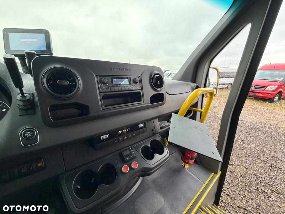 Mercedes-Benz Sprinter 519 - 24