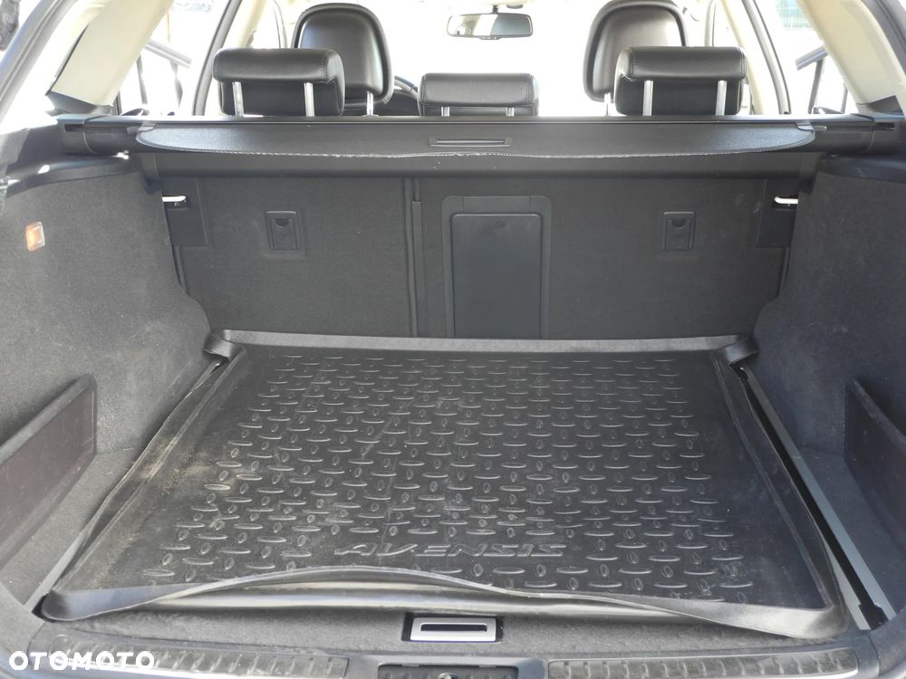 Toyota Avensis 2.0 D-4D Premium - 10