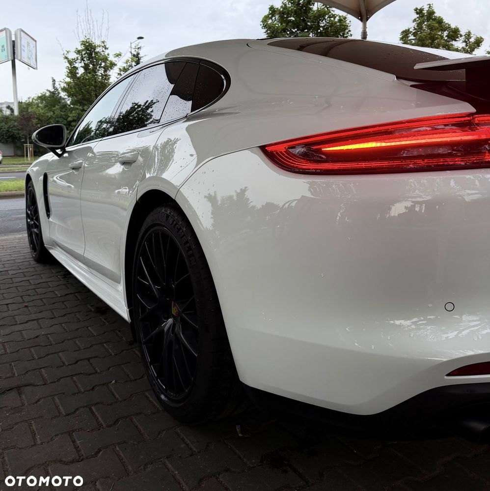 Porsche Panamera - 8