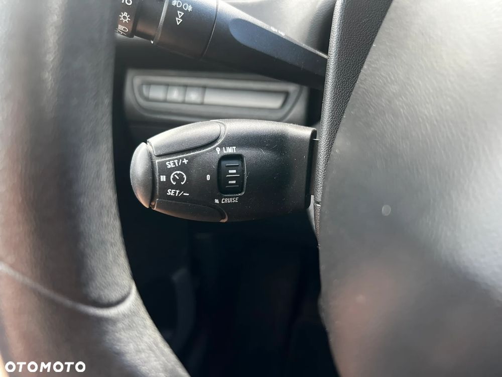 Peugeot 208 - 21