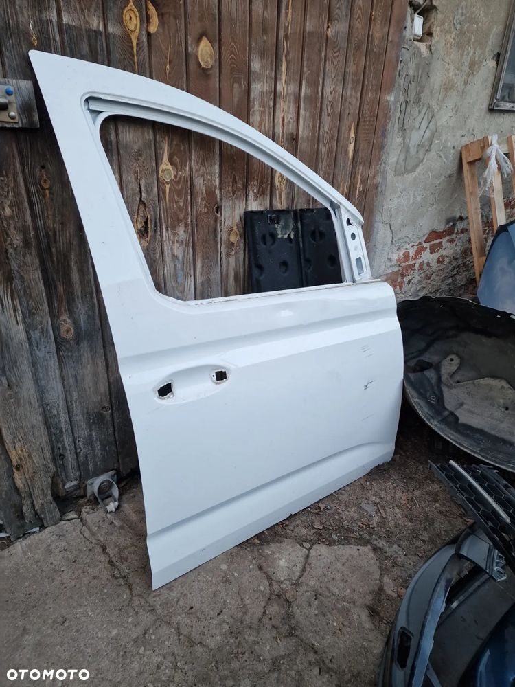 Drzwi  prawy przód  vw  CADDY  Vl - 1