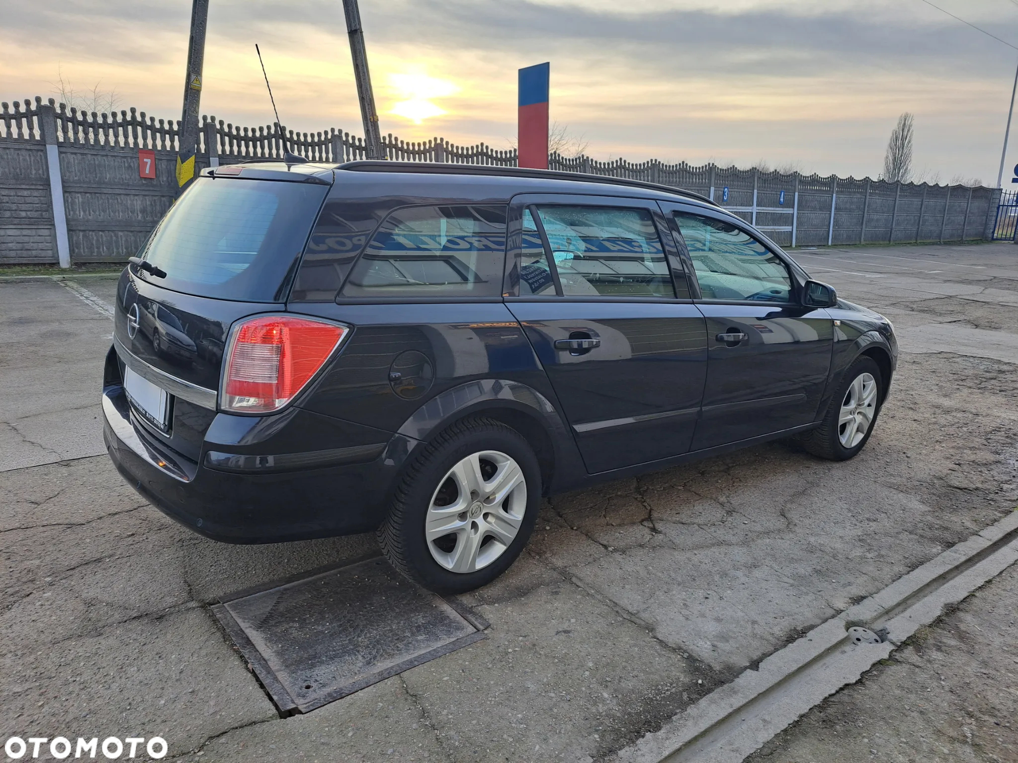 Opel Astra 1.6 Caravan NAVI - 13