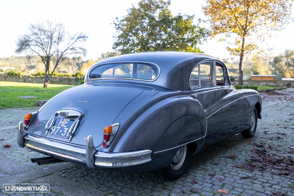 Jaguar MK IX - 25