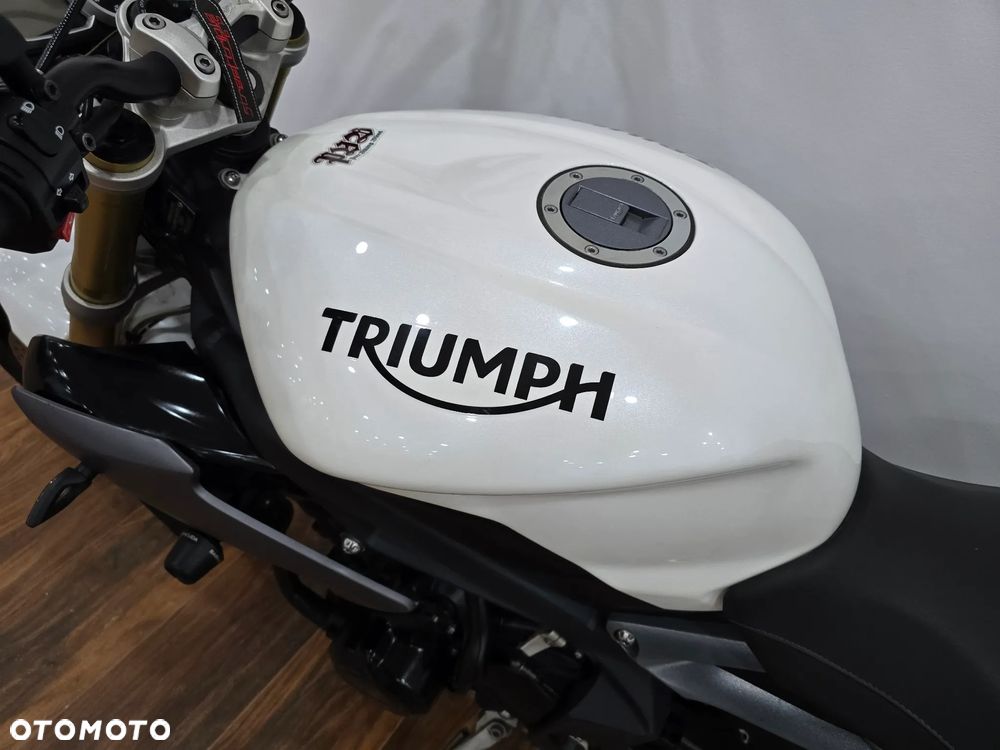Triumph Street Triple - 12