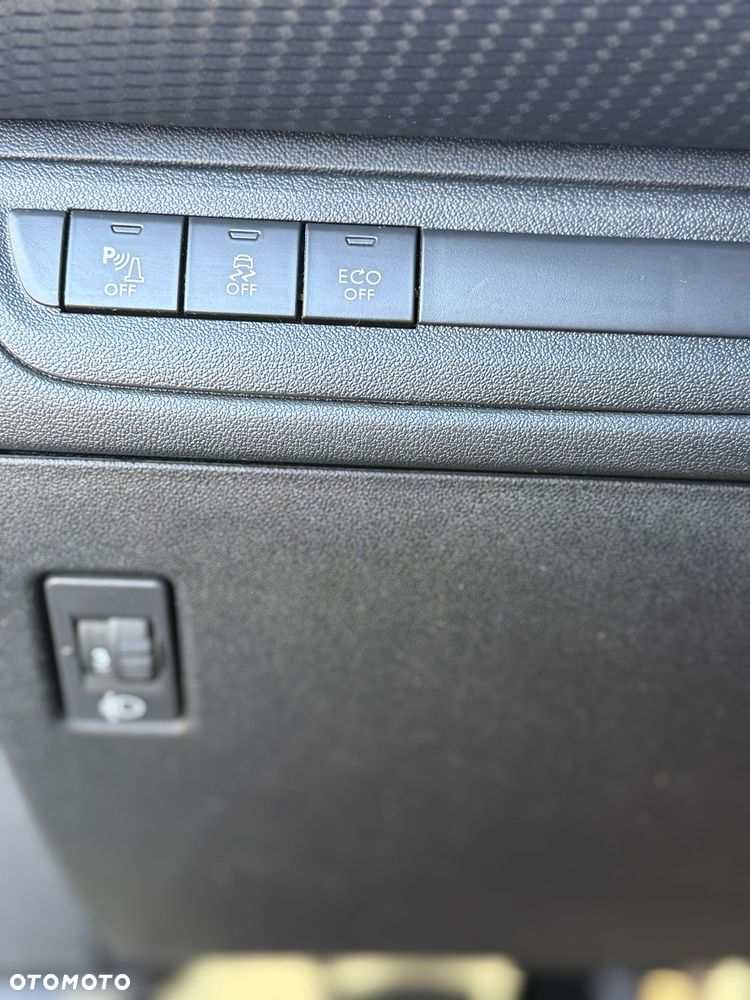 Peugeot 2008 1.2 Pure Tech Allure S&S - 23