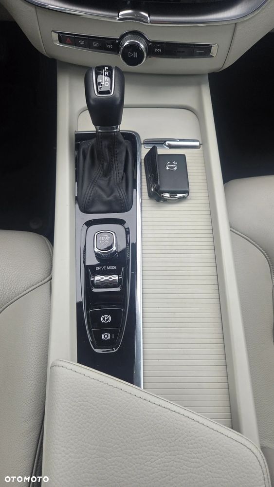 Volvo XC 60 D4 Momentum Pro - 17