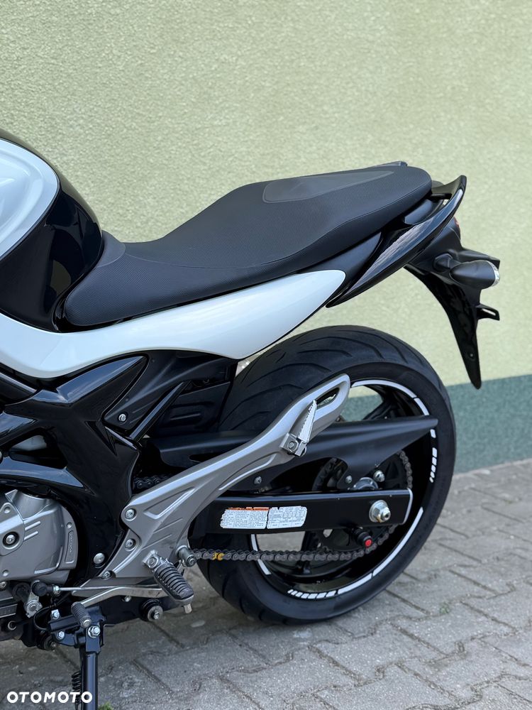 Suzuki Gladius - 32