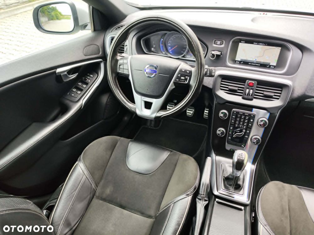 Volvo V40 D2 Drive-E R-Design Momentum - 22