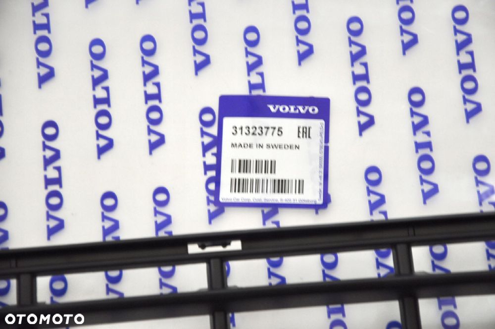 VOLVO XC60 lift srodkowa kratka zderzaka przod OE 31323775 - 2