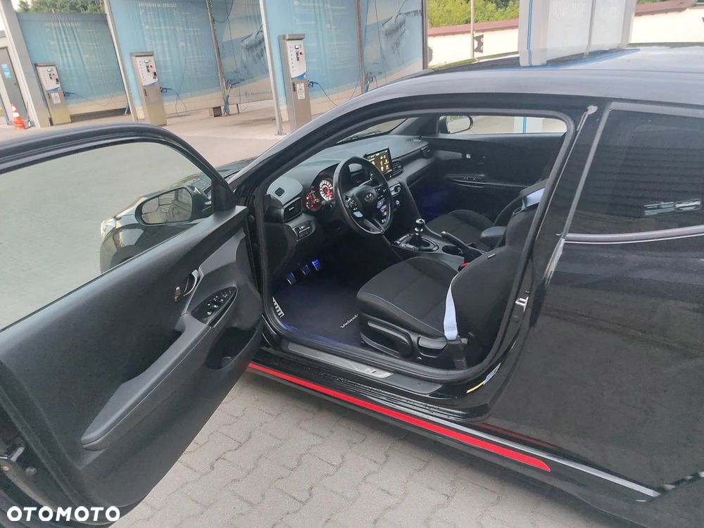 Hyundai Veloster - 8