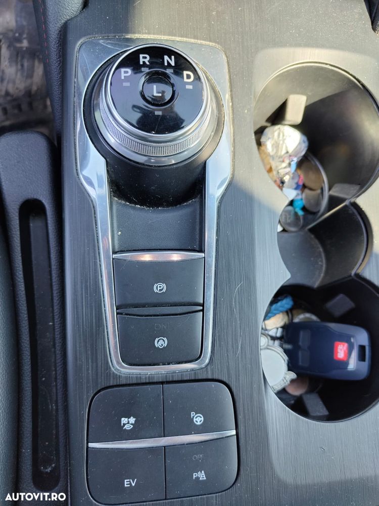 Ford Kuga 2.5 Duratec PHEV ST-LINE - 8