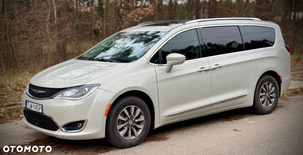 Chrysler Pacifica - 11