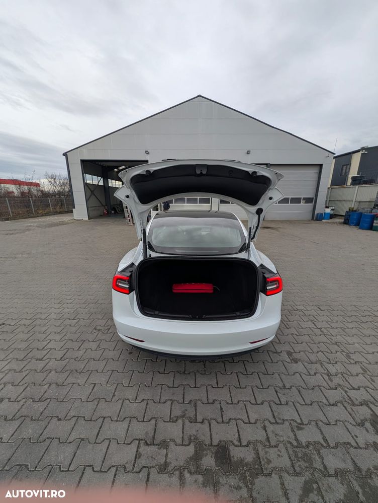 Tesla Model 3 - 12