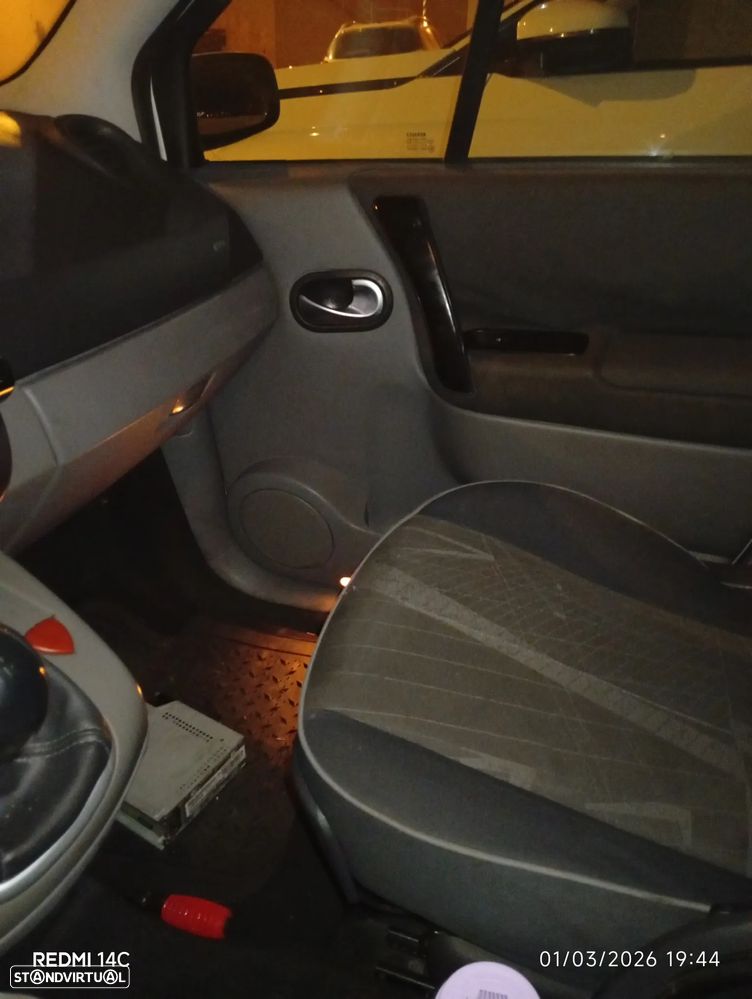 Renault Scénic 1.5 dCi Confort - 9