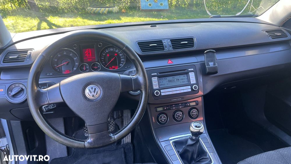 Volkswagen Passat 1.6 FSI Comfortline - 13