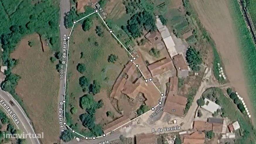 Propriedade urbana com 3.414 m² e elevado potencial habitacional - Grande imagem: 3/5