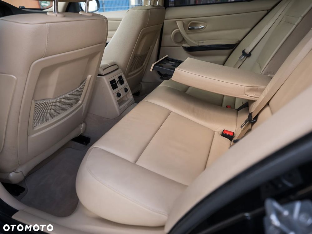 BMW Seria 3 325i Edition Exclusive - 29