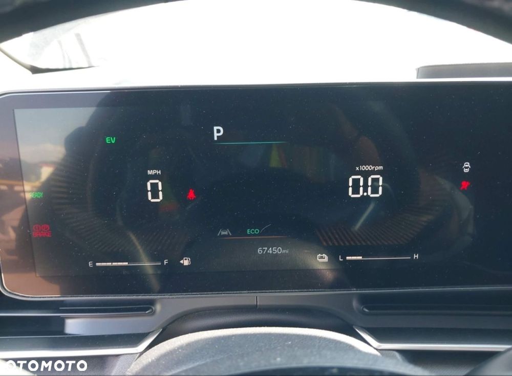 Kia Carnival - 12