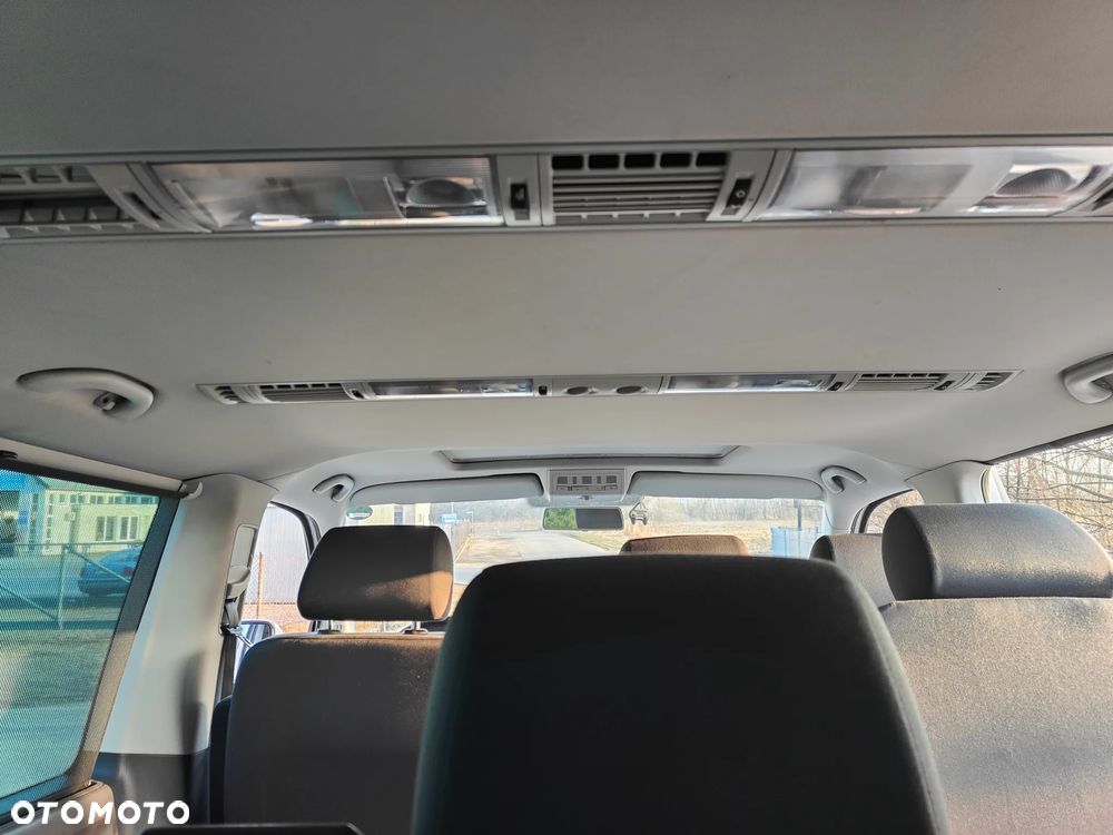 Volkswagen Caravelle - 24