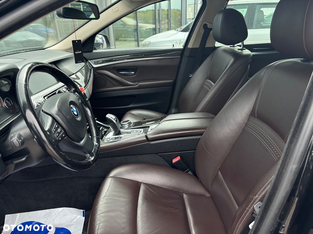 BMW Seria 5 525d Sport-Aut Luxury Line - 16
