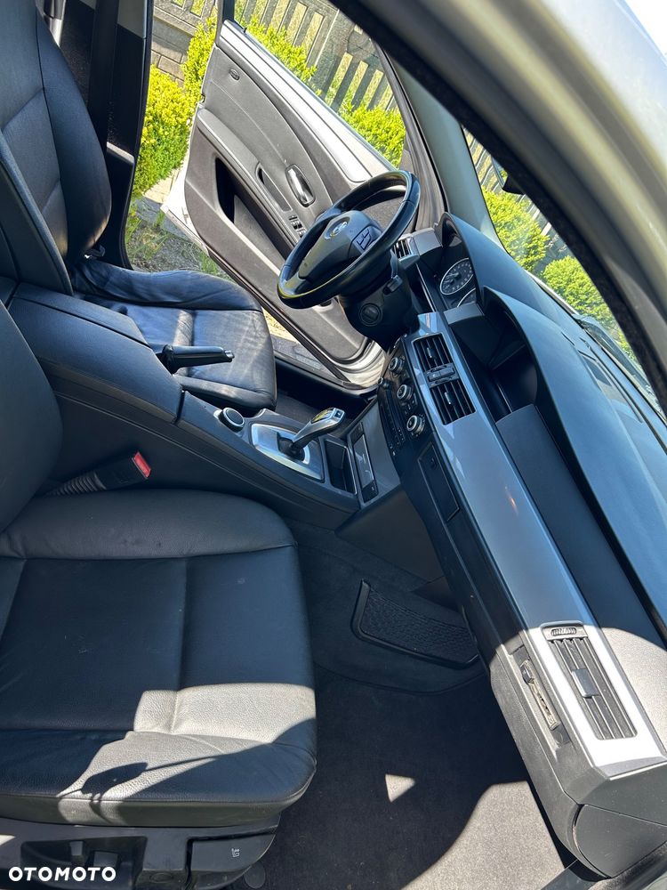 BMW Seria 5 525d - 12