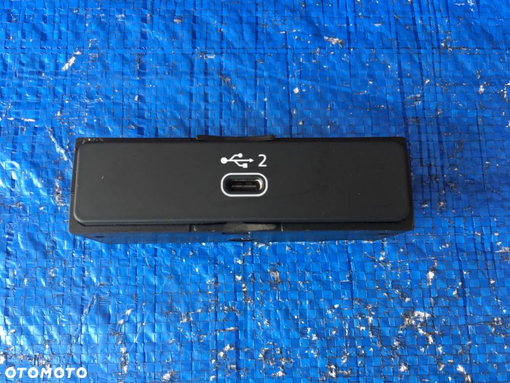 Audi A4 B9 A5 8W Port USB Gniazdo Wejście  8W0035708A - 1