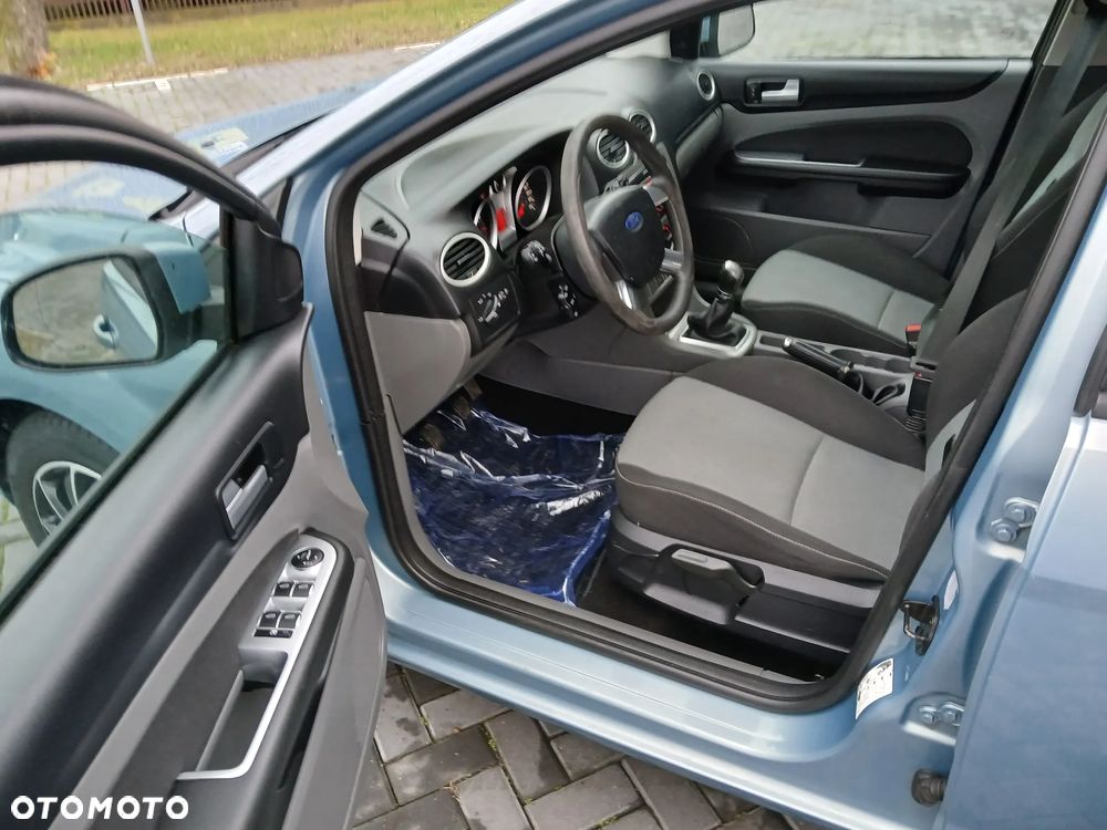 Ford Focus 1.6 16V Ambiente - 10