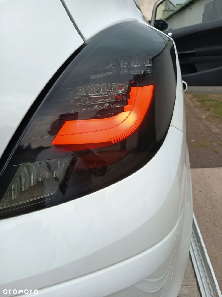 Opel Corsa 1.4 16V Cosmo - 8