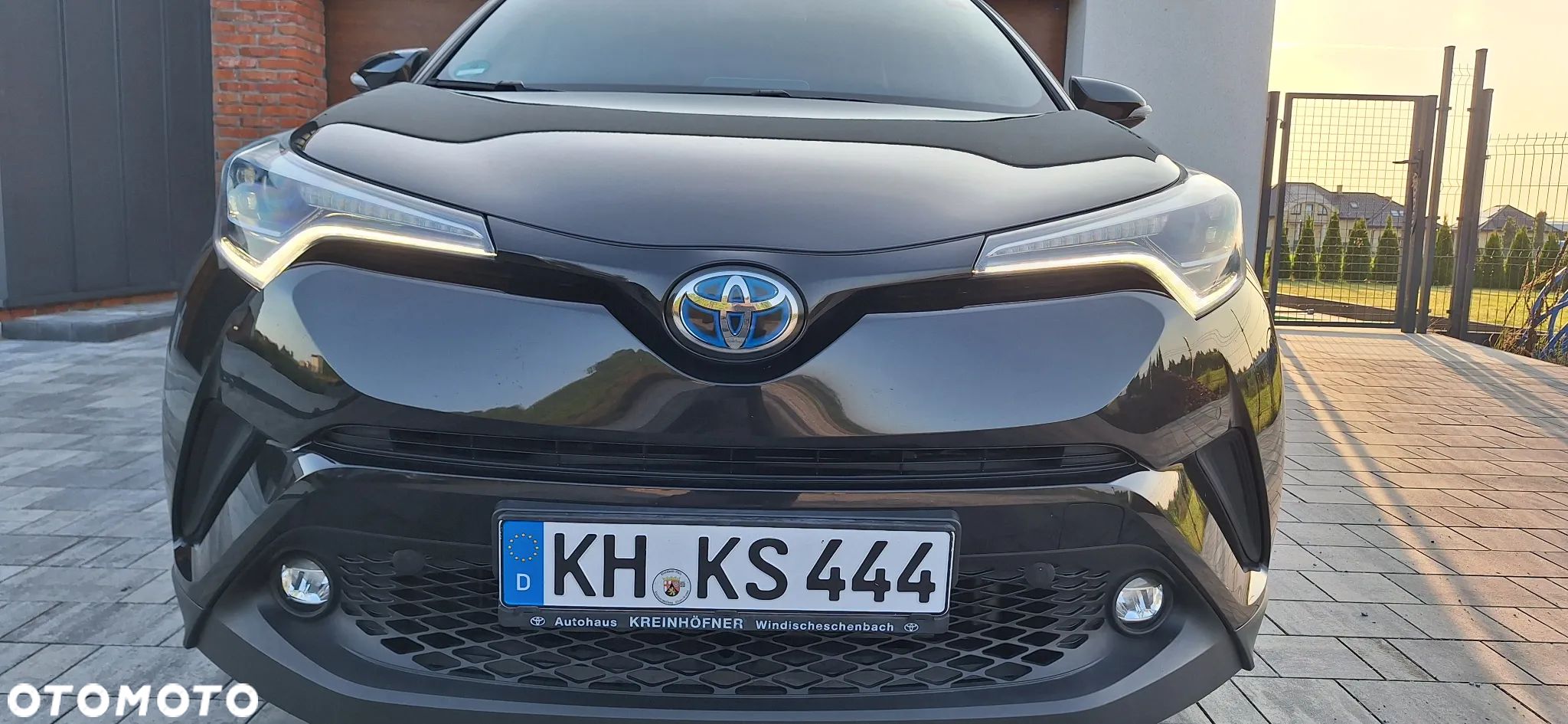 Toyota C-HR 1.8 Hybrid Executive - 1