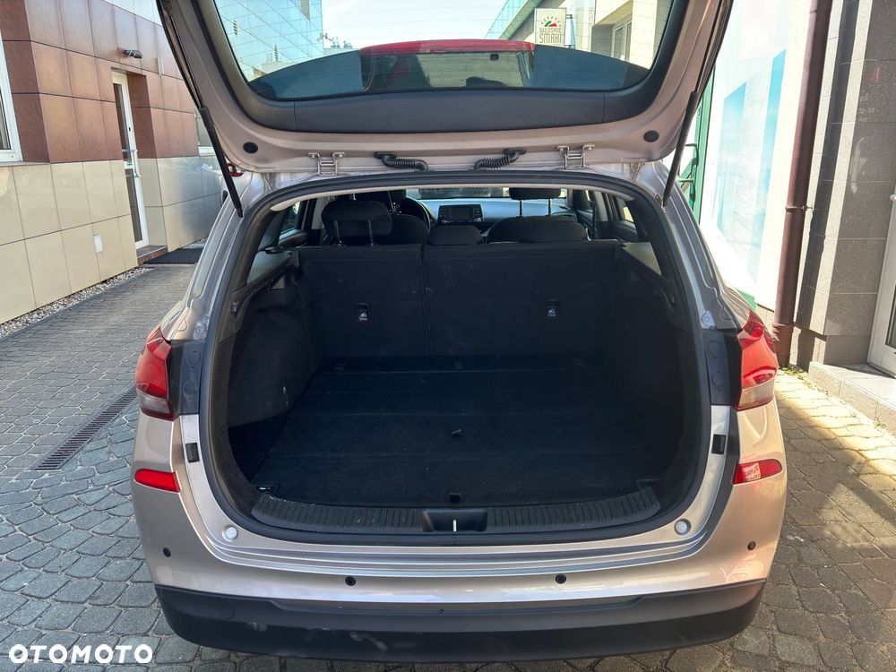 Hyundai i30 1.4 Classic + - 11