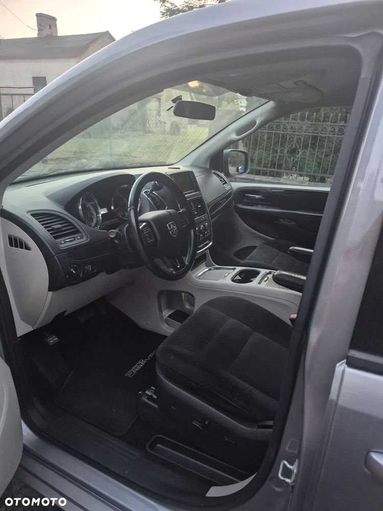 Dodge Grand Caravan - 23