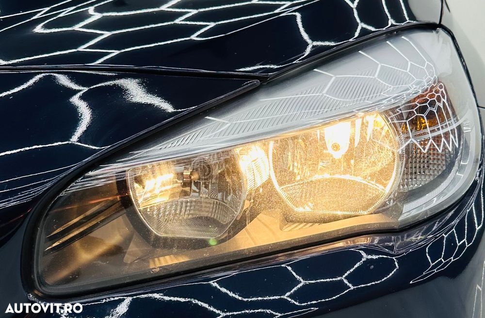 BMW Seria 2 218d - 10