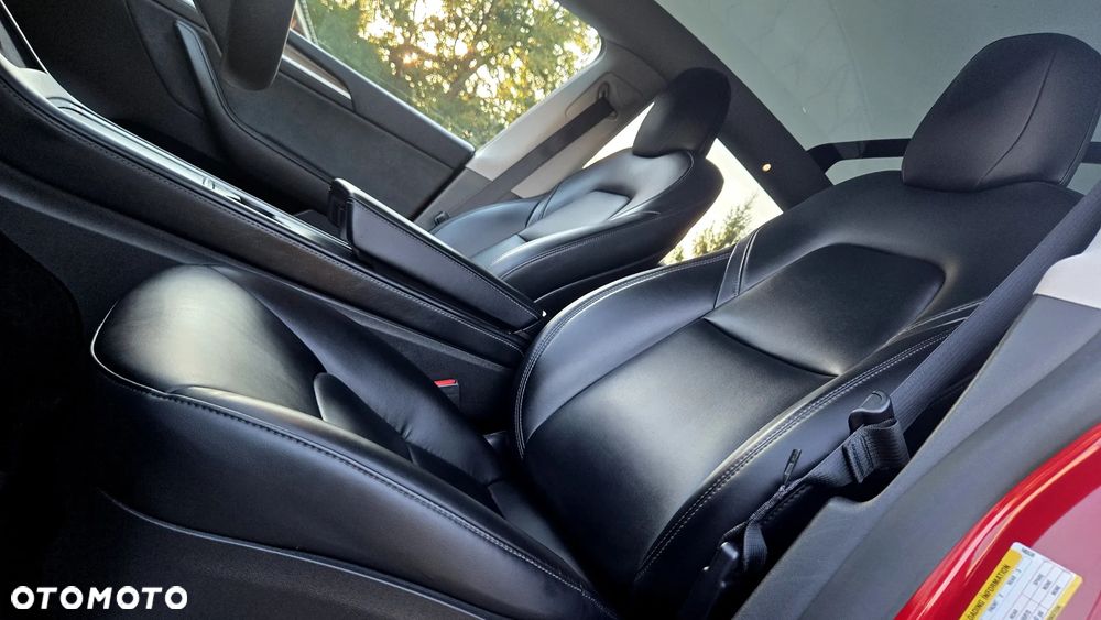 Tesla Model Y Long Range Dual Motor AWD - 24