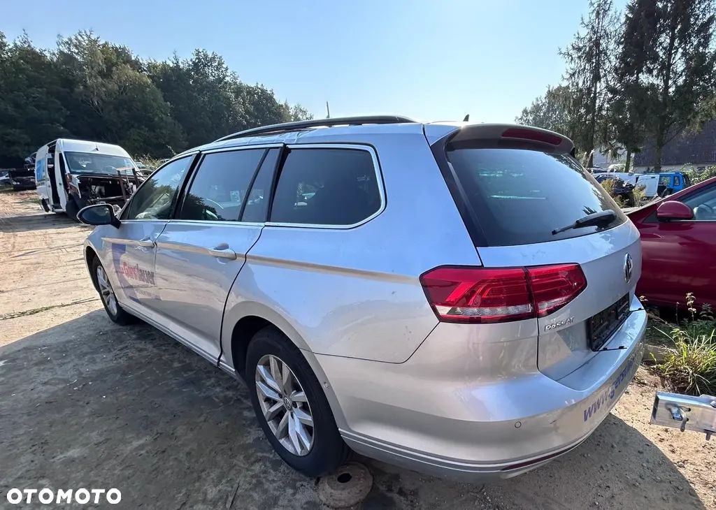 Volkswagen Passat - 1