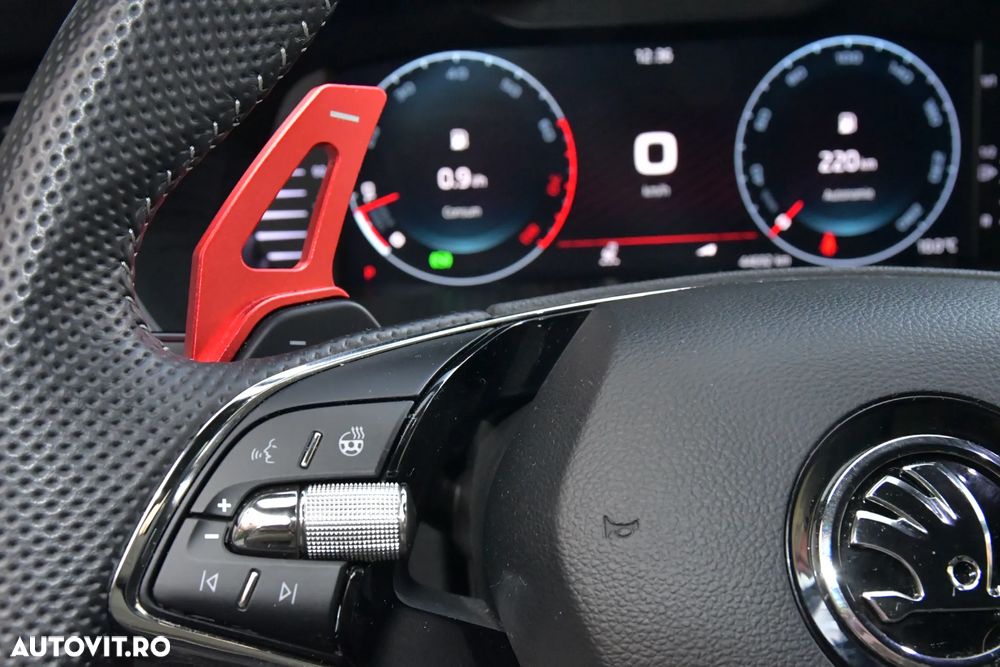 Skoda Octavia 2.0 TSI DSG RS - 32