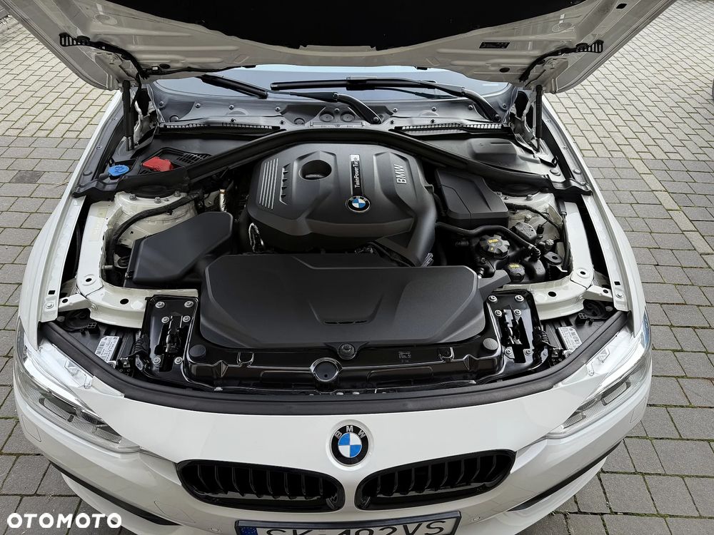 BMW Seria 3 320i xDrive Advantage - 13