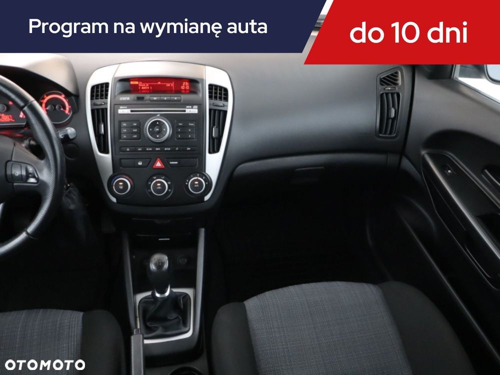 Kia Ceed - 10