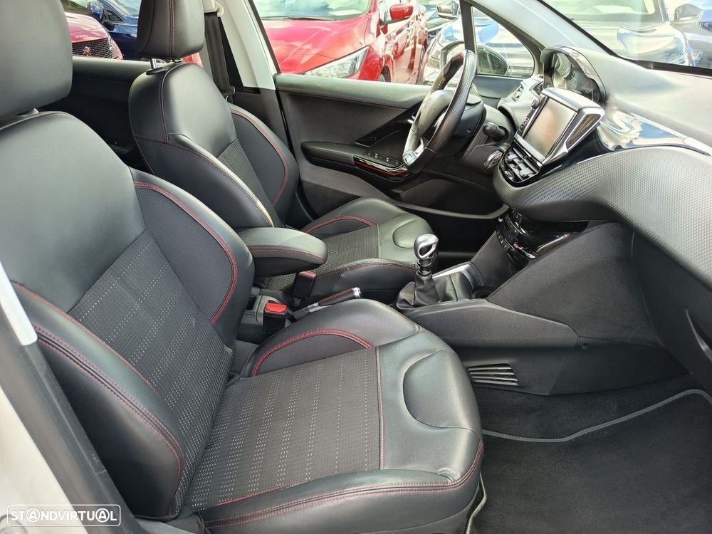 Peugeot 208 1.2 PureTech GT Line - 17