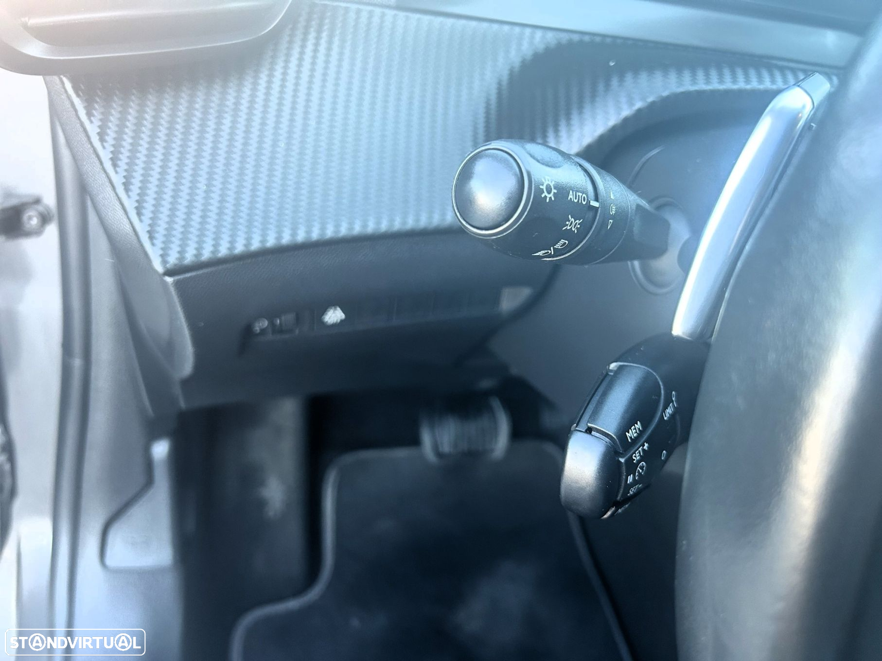 Peugeot 208 - 13