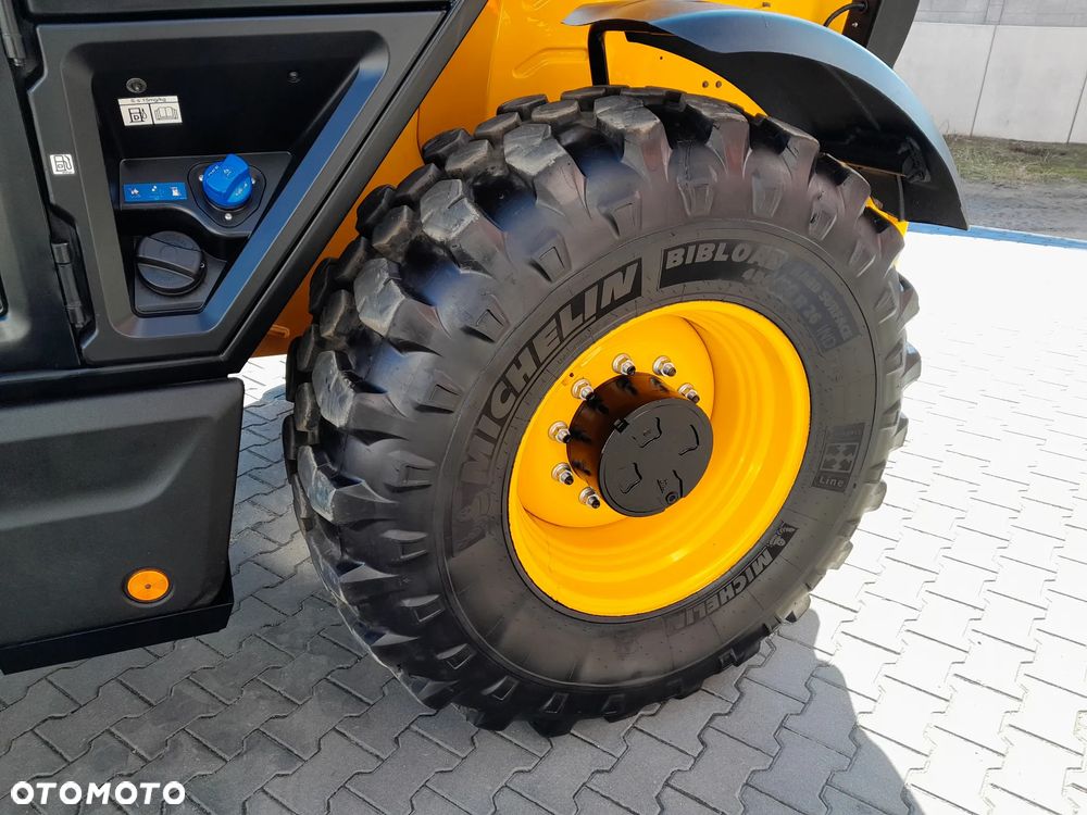 JCB 560-80 2023R agri - 21