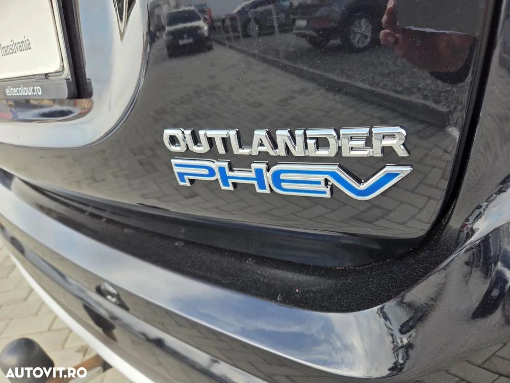 Mitsubishi Outlander 2.0 4WD Plug-In Hybrid - 8